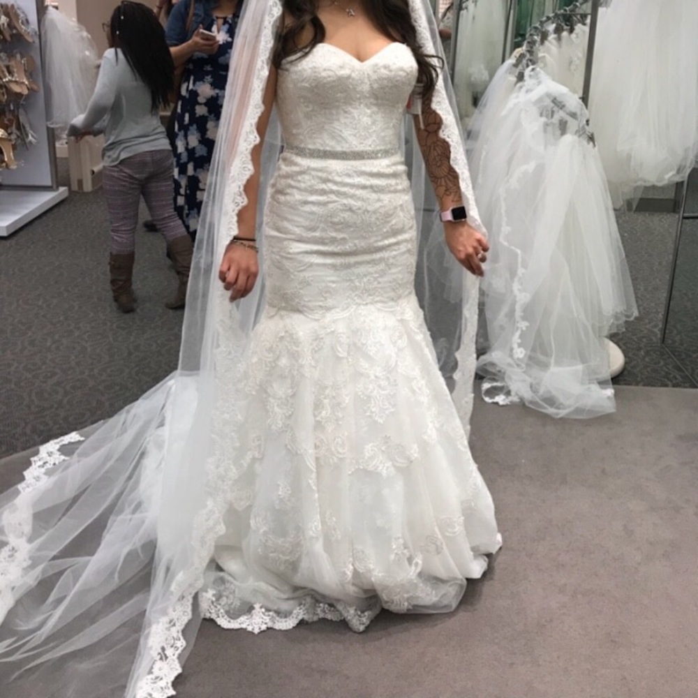 NWT wedding dress. Size 6.